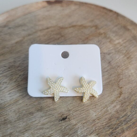 Bundle and Save- Gold and Pearl Starfish Stud Statement Earrings. New - Picture 3 of 6